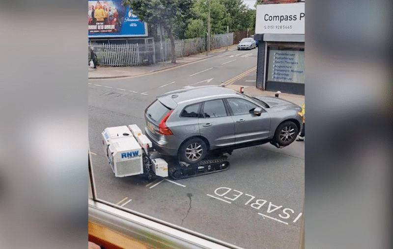 Robot Tow Truck Removes Illegally Parked SUV in Liverpool